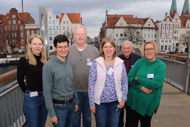  – Von links nach rechts: Carolin Henkenberens, Luka Spahr, Ulf Buschmann, Regine Suling-Williges, Carsten Spöring und Christiane Seeger. Foto: Marcus Schmidt